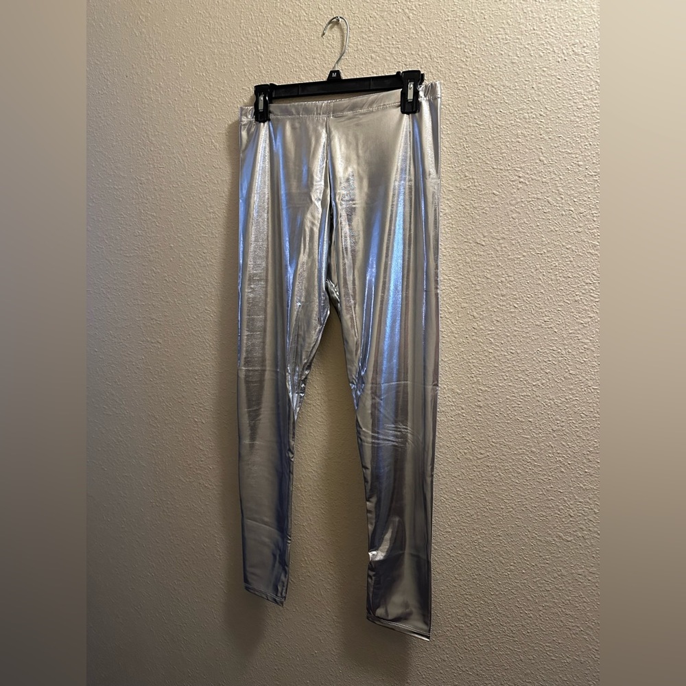 NWOT Silver leggings size medium